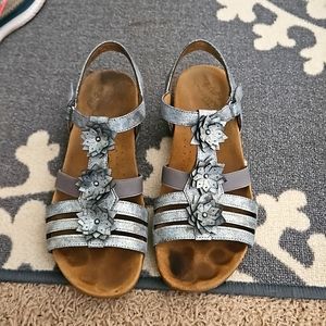Naturalizer Soul sandals